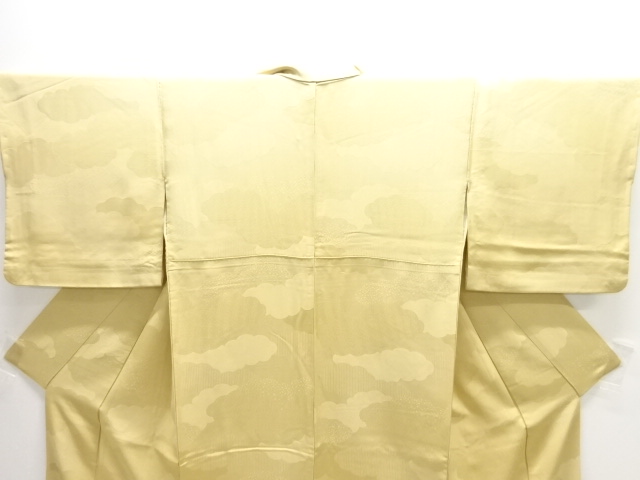  雲模様織り出し色無地着物